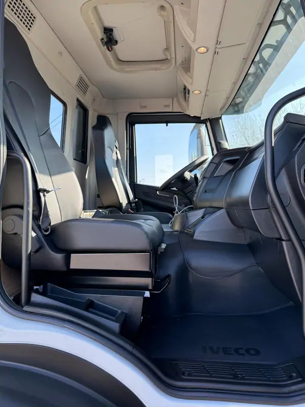 New Iveco AD300T48 Automatic WHITE - Blanc 22