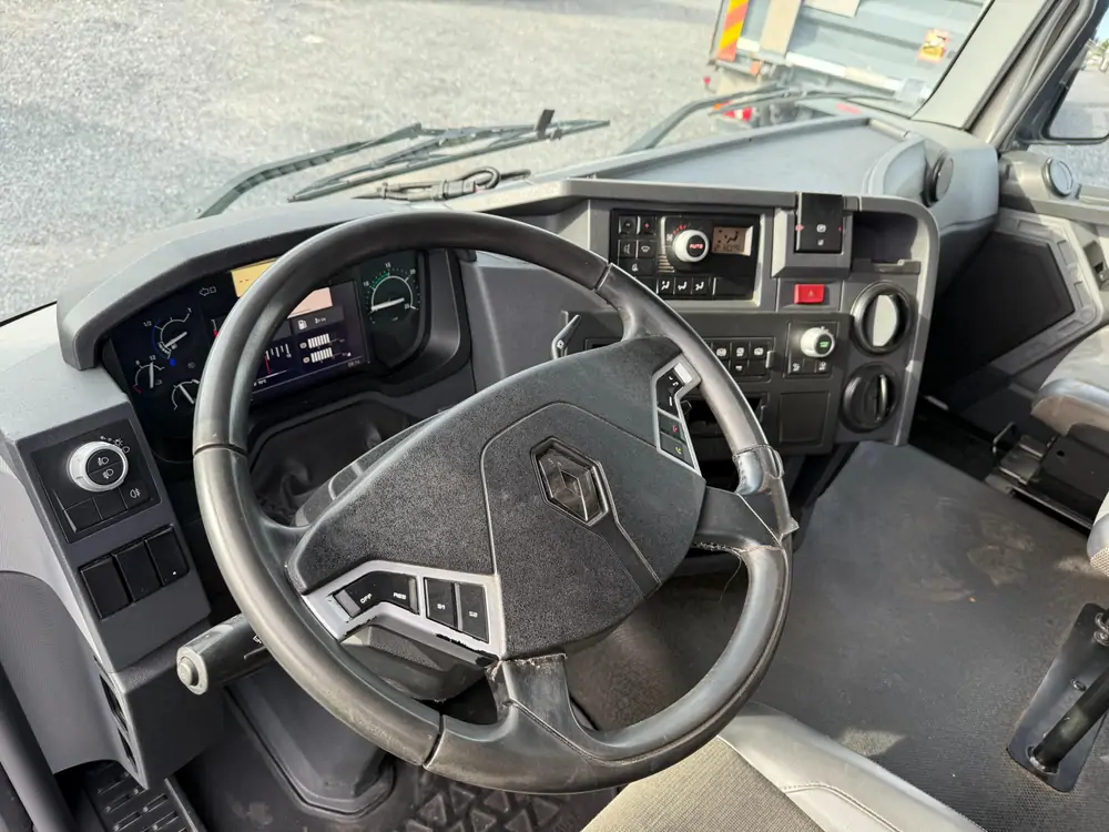 Used Renault T380 Automatic WHITE - Blanc 19