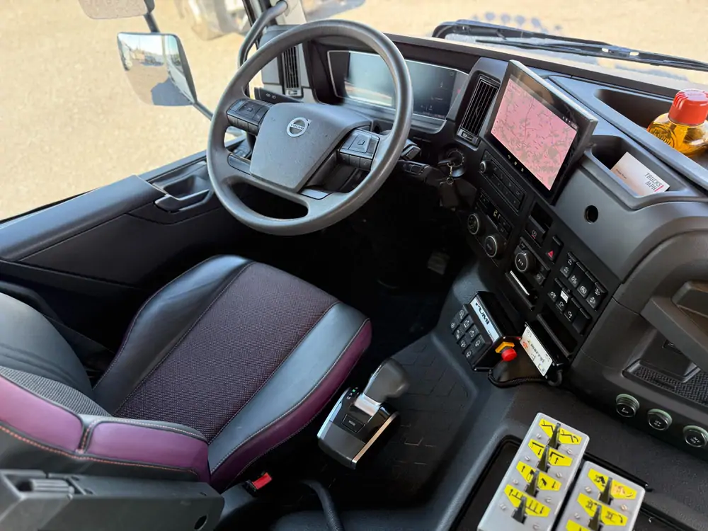 Used Volvo FMX 500 Automatic WHITE - Blanc 37