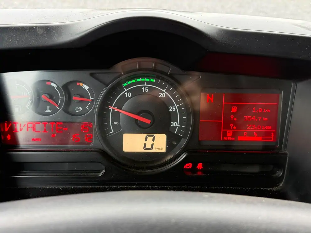 Occasie Renault D320 WIDE Automatic RED - Rouge 24