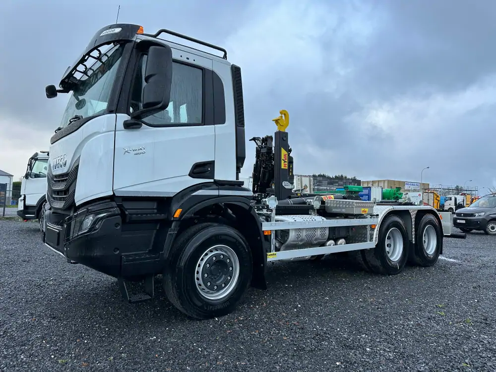 Nouveau Iveco AD300T48 Automatic WHITE - Blanc 1