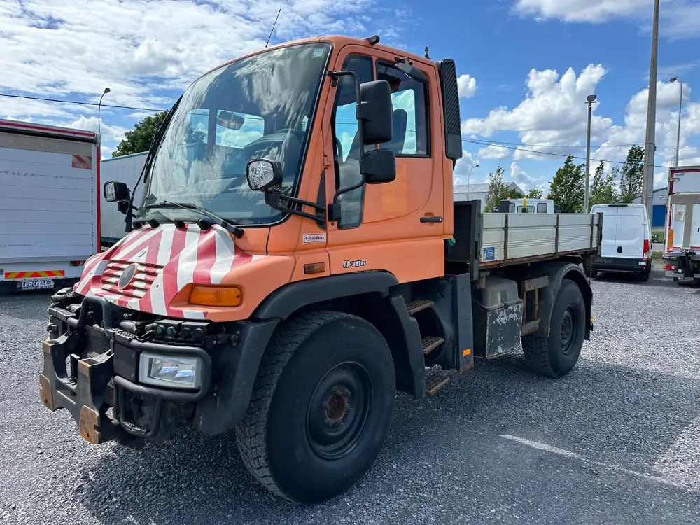 Used Unimog U300 4X4 Semi-Automatic ORANGE - Orange 1