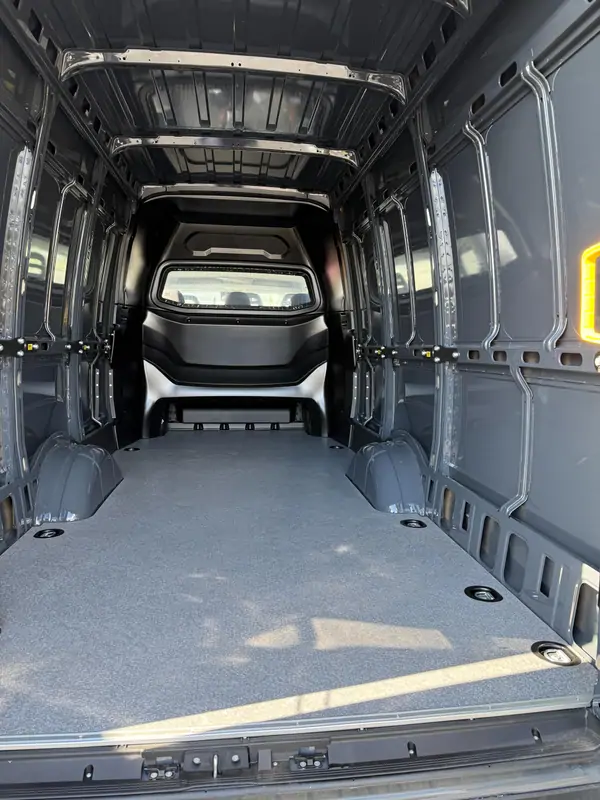 New Iveco Daily 35-180 Crew Cab Manueel ANTHRACITE - Anthracite 13