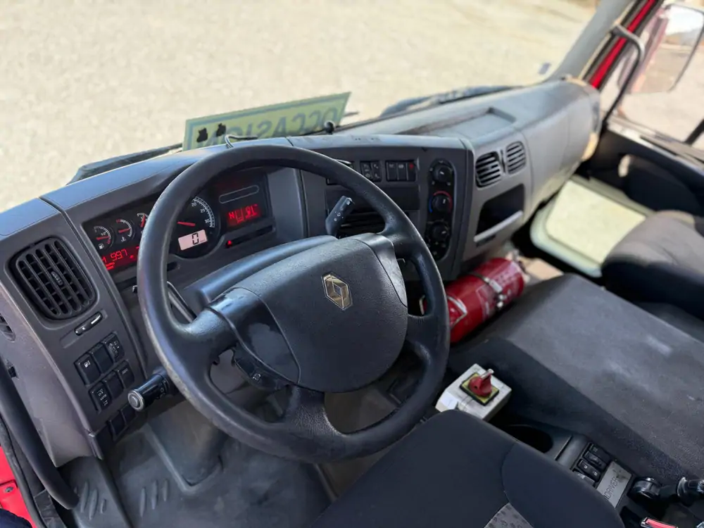 Used Renault Premium Automatic RED - Rouge 29