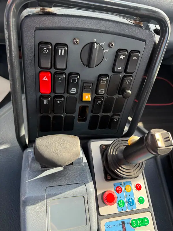 Used Unimog U500 Semi-Automatic ORANGE - Orange 25