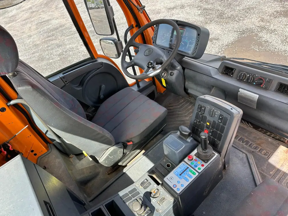 Used Unimog U300 4X4 Semi-Automatic ORANGE - Orange 25