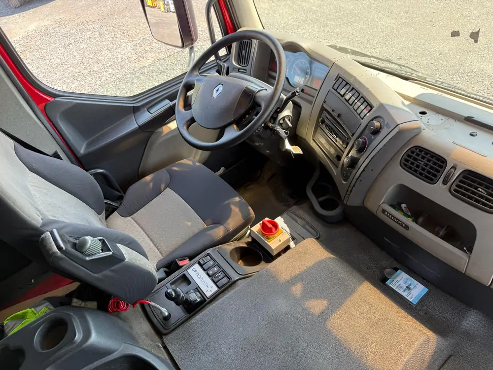 Used Renault Premium Automatic RED - Rouge 20