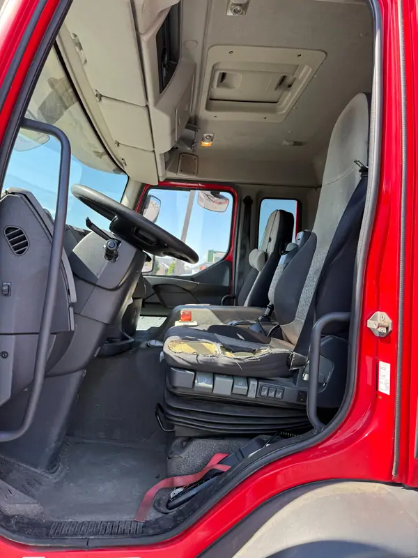 Used Renault Premium Automatic RED - Rouge 18