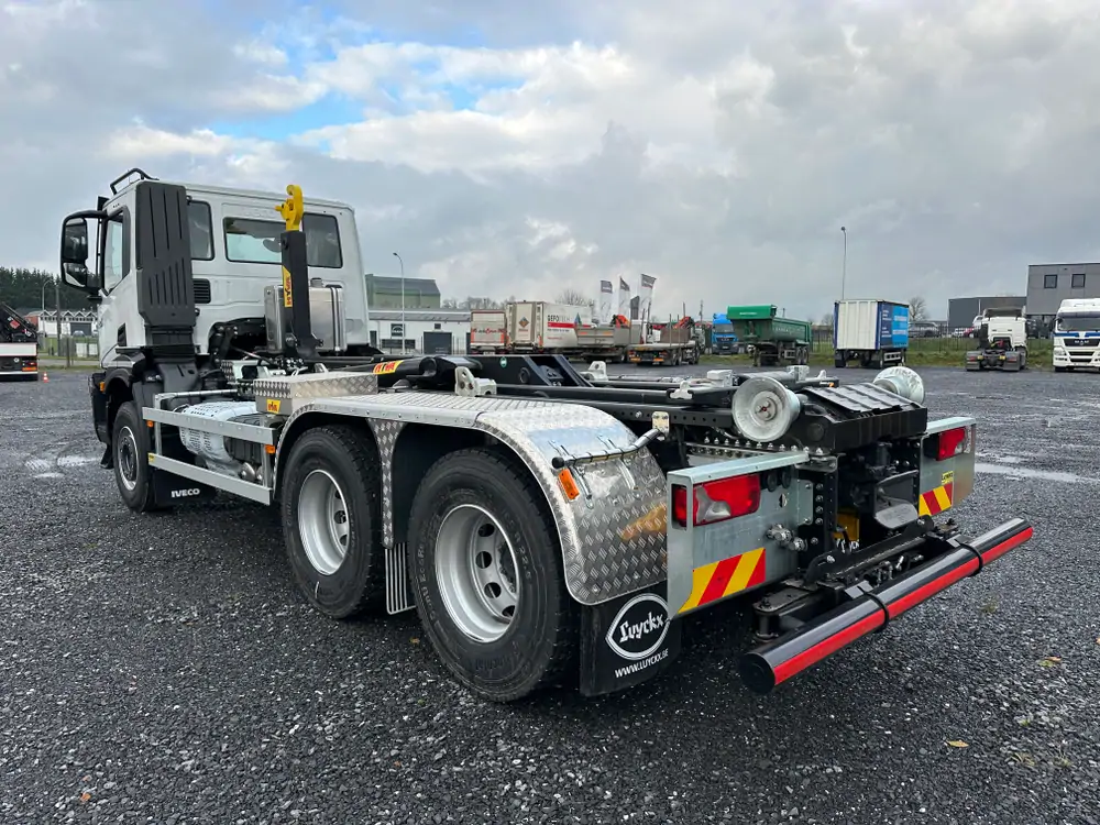 New Iveco AD300T48 Automatic WHITE - Blanc 3