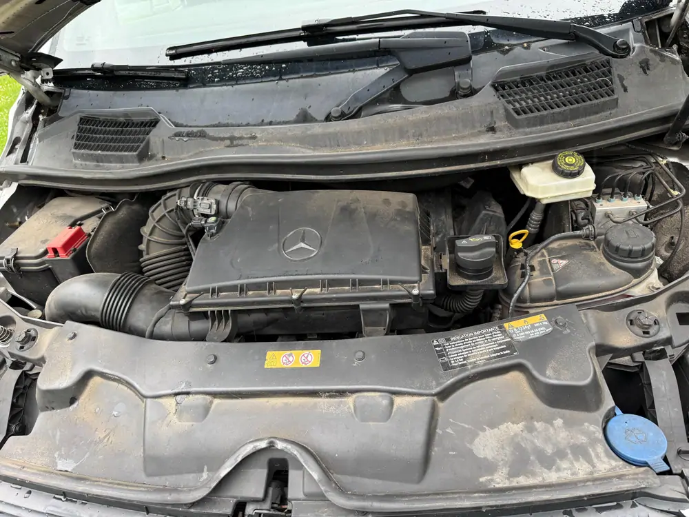Used Mercedes-Benz V250d Automatic SILVER - Argent 39