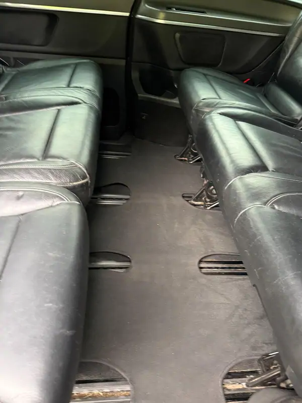 Used Mercedes-Benz V250d Automatic SILVER - Argent 22