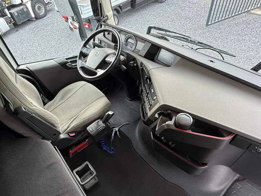 Used Volvo FH 500 Globetrotter Automatic WHITE - Blanc 32