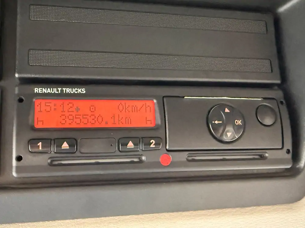Occasie Renault D320 WIDE Automatic RED - Rouge 23