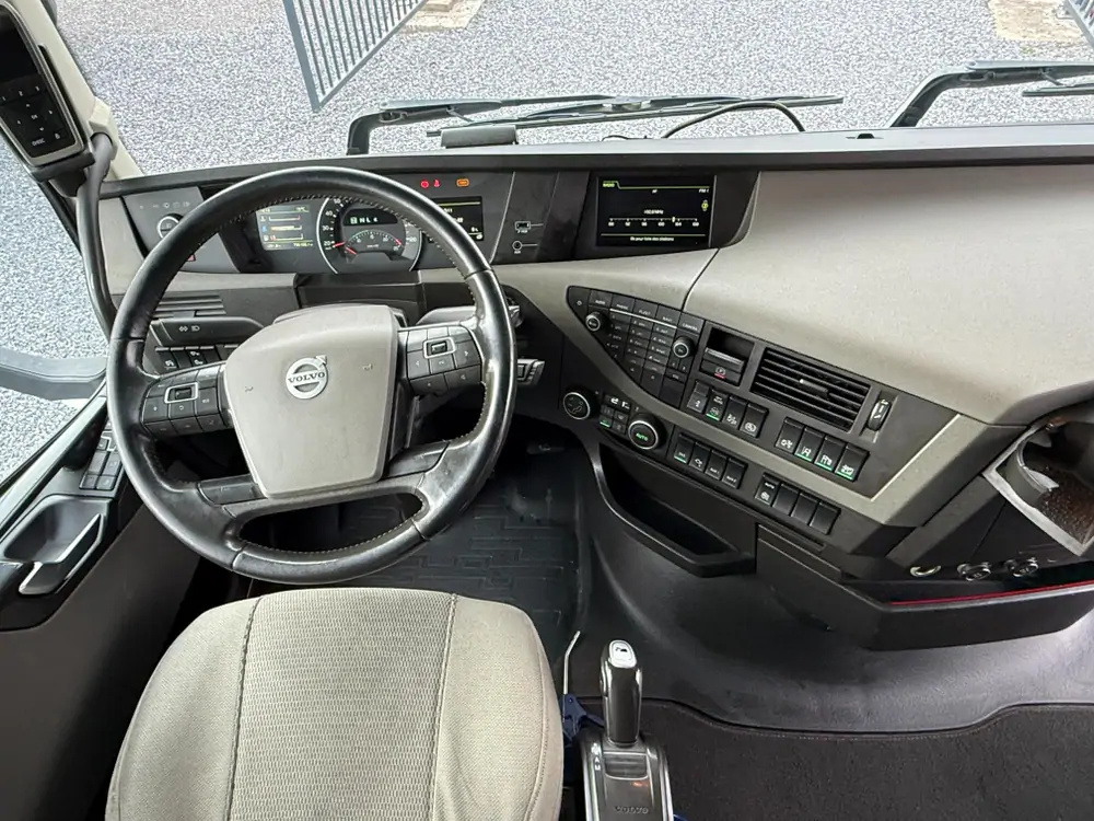 Used Volvo FH 500 Globetrotter Automatic WHITE - Blanc 33