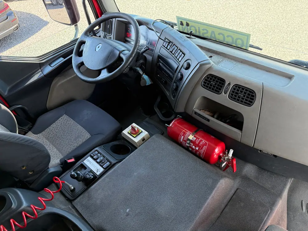 Used Renault Premium Automatic RED - Rouge 33