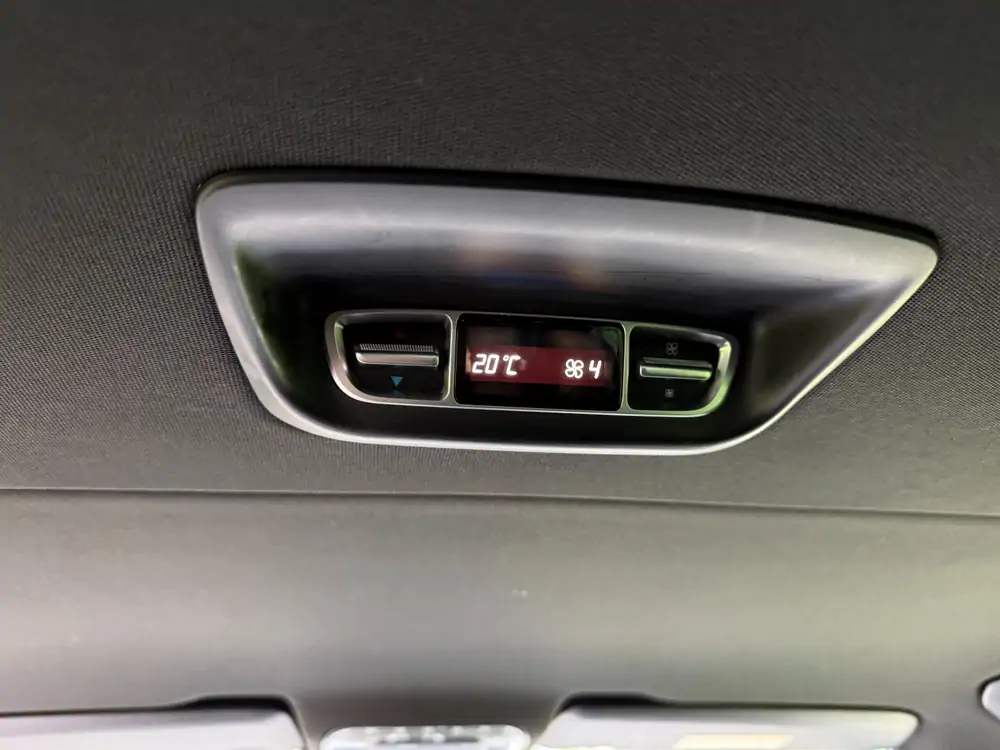 Used Mercedes-Benz V250d Automatic SILVER - Argent 25