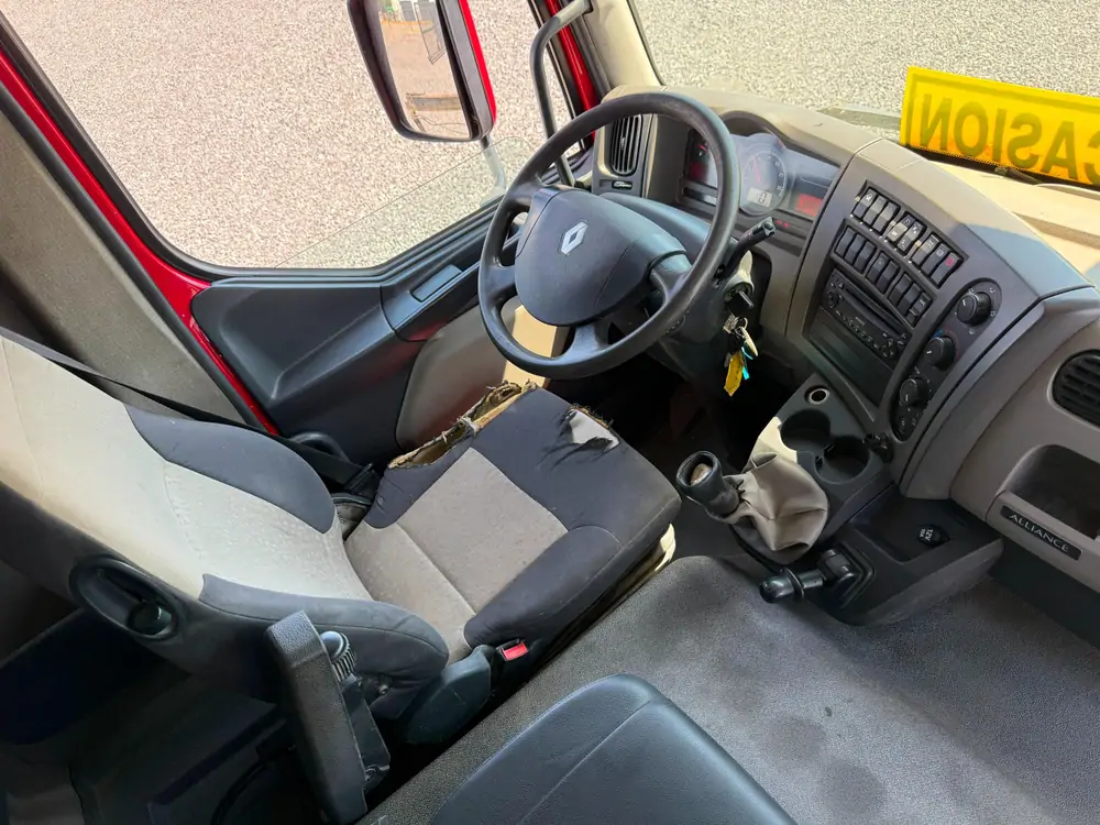 Used Renault Midlum Manueel RED - Rouge 26