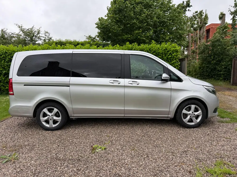 Used Mercedes-Benz V250d Automatic SILVER - Argent 3