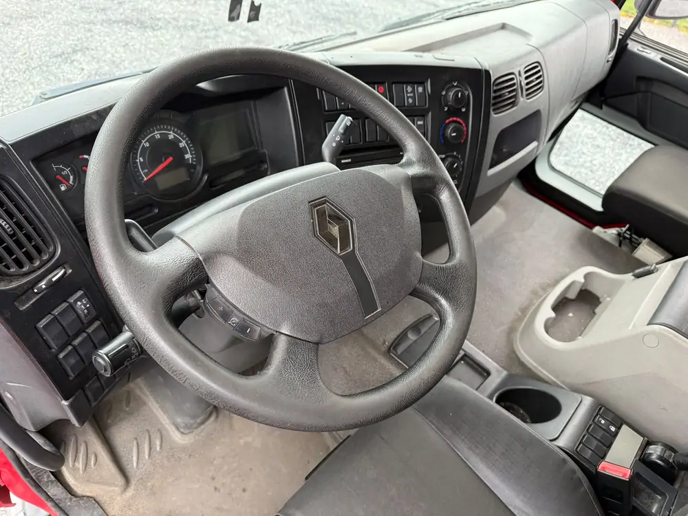 Occasie Renault D320 WIDE Automatic RED - Rouge 22