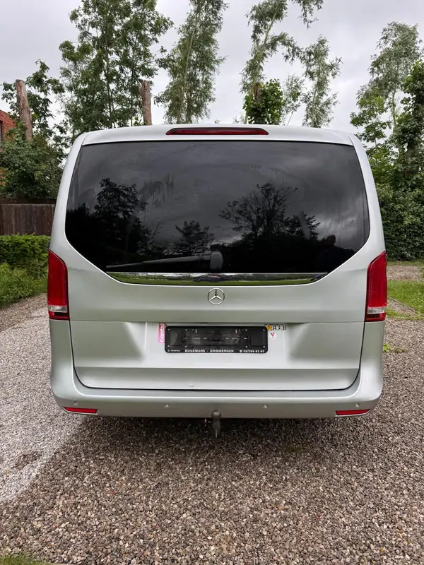 Used Mercedes-Benz V250d Automatic SILVER - Argent 5