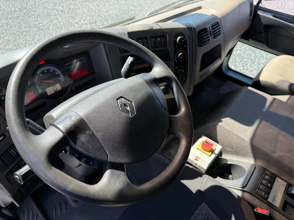 Used Renault Premium Automatic RED - Rouge 19