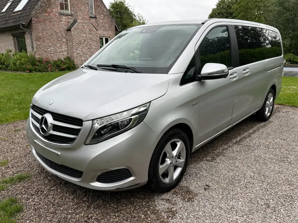 Used Mercedes-Benz V250d Automatic SILVER - Argent 1