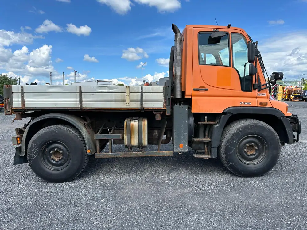 Used Unimog U300 4X4 Semi-Automatic ORANGE - Orange 5