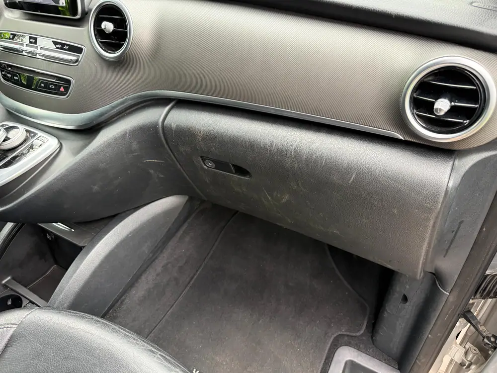 Used Mercedes-Benz V250d Automatic SILVER - Argent 45