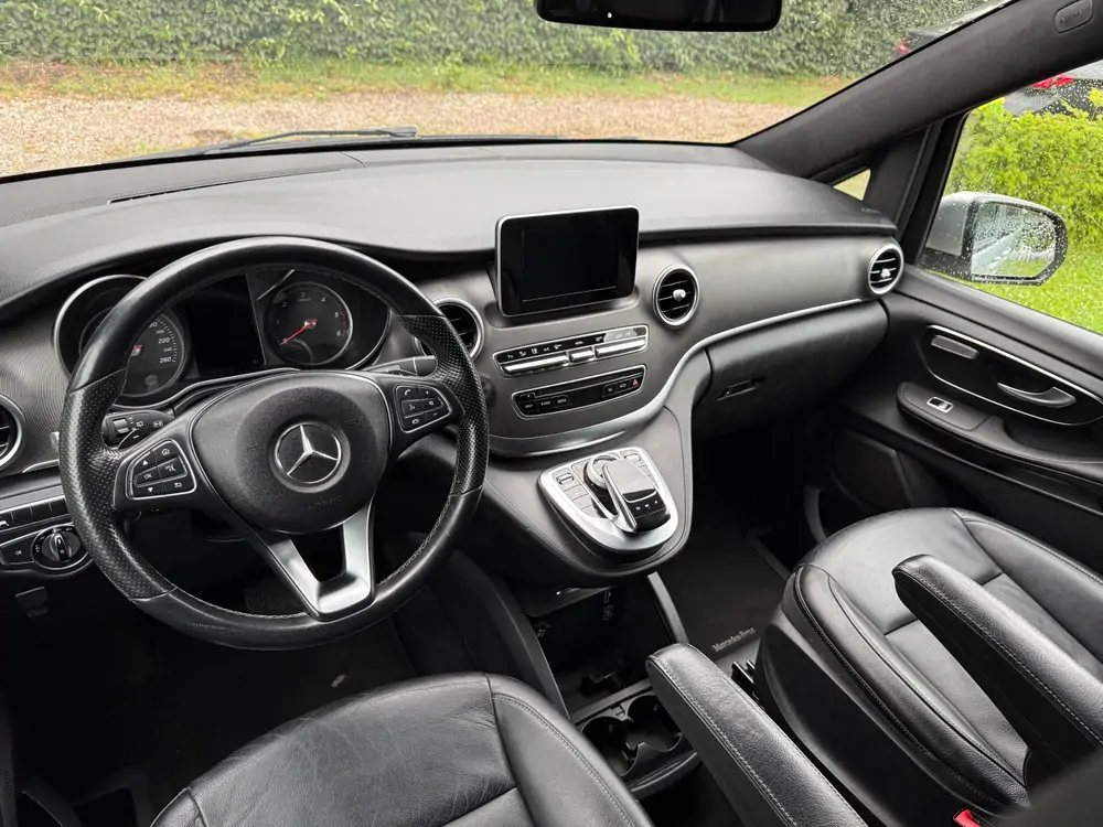 Used Mercedes-Benz V250d Automatic SILVER - Argent 24