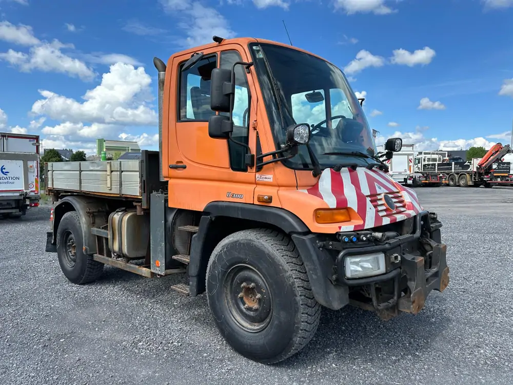 Used Unimog U300 4X4 Semi-Automatic ORANGE - Orange 2