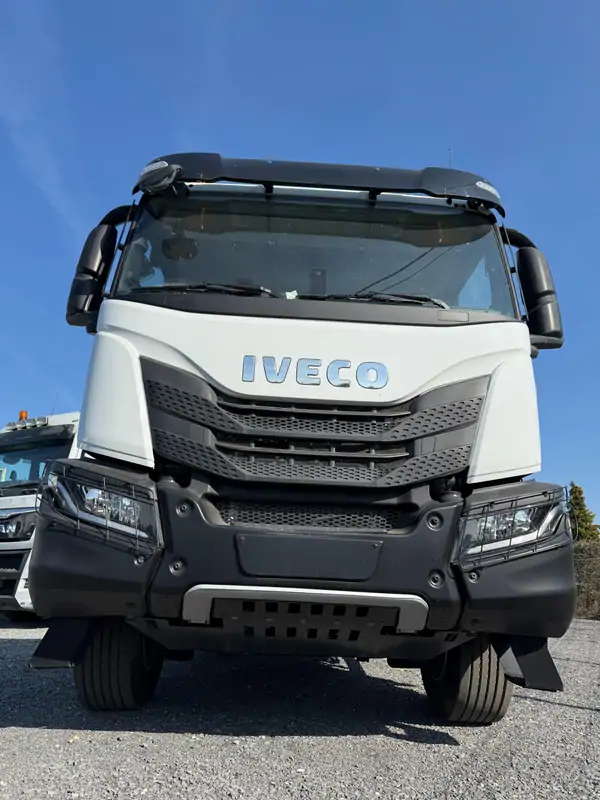 New Iveco AD300T48 Automatic WHITE - Blanc 5