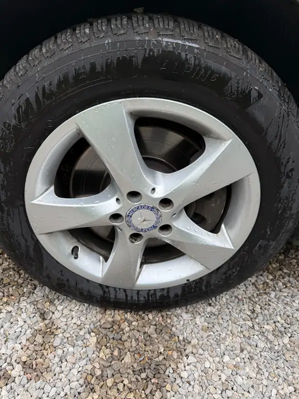Used Mercedes-Benz V250d Automatic SILVER - Argent 32