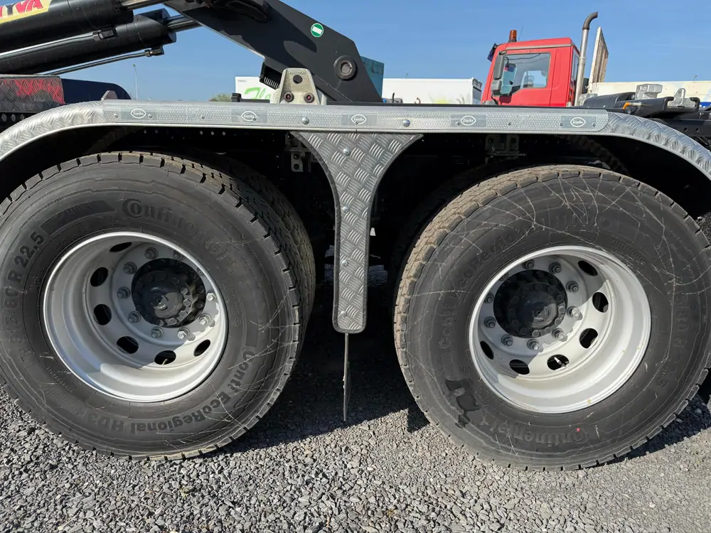New Iveco AD300T48 Automatic WHITE - Blanc 14
