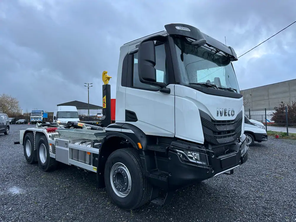 Nouveau Iveco AD300T48 Automatic WHITE - Blanc 2