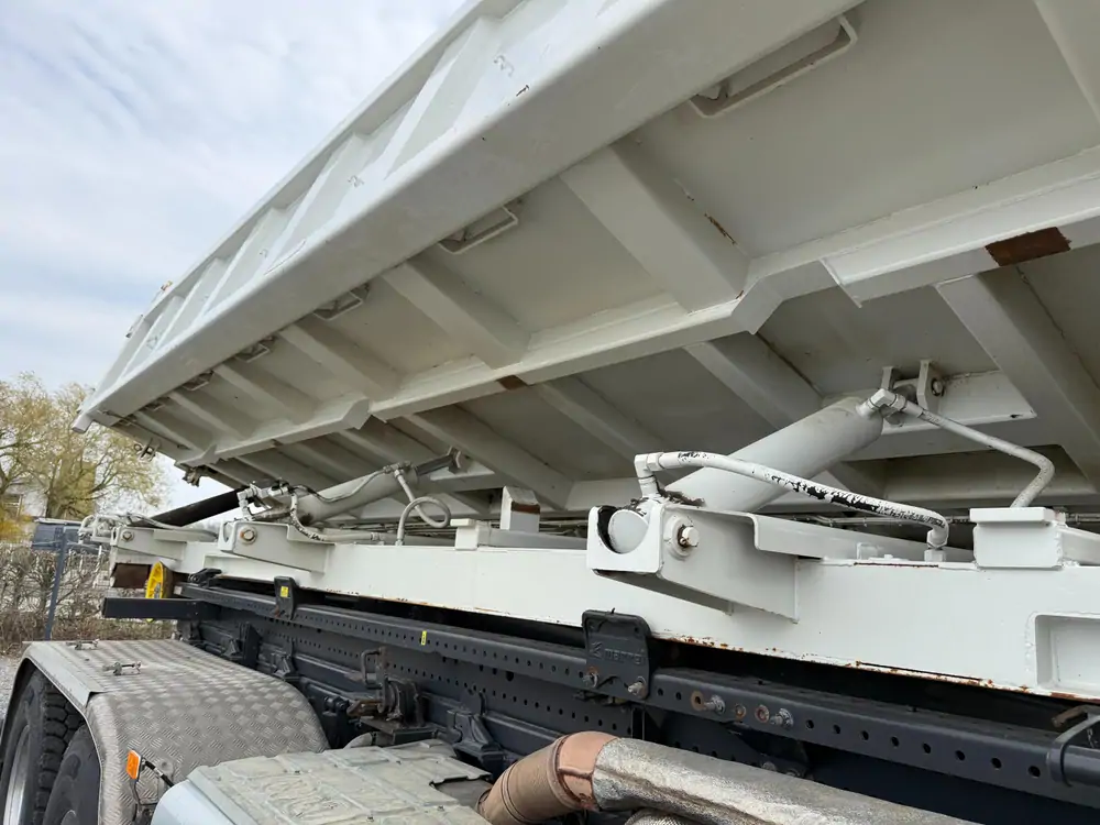 Used Volvo FMX 500 Automatic WHITE - Blanc 41