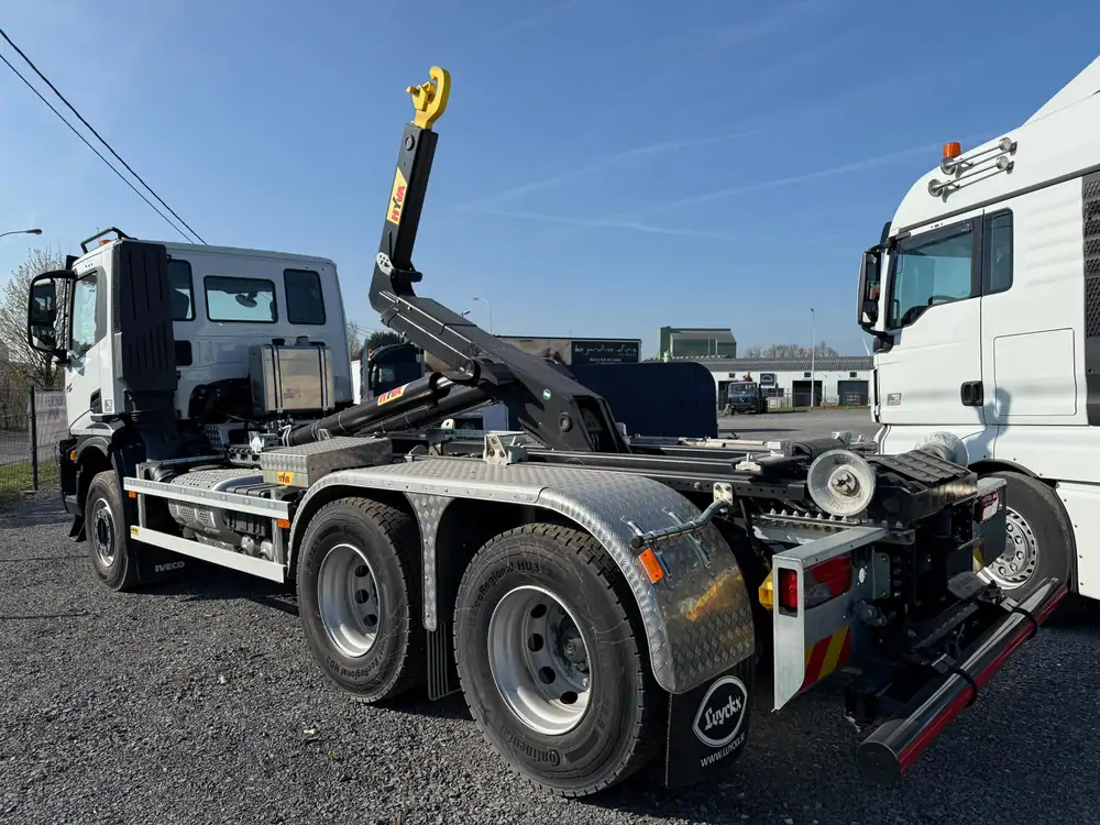 New Iveco AD300T48 Automatic WHITE - Blanc 3
