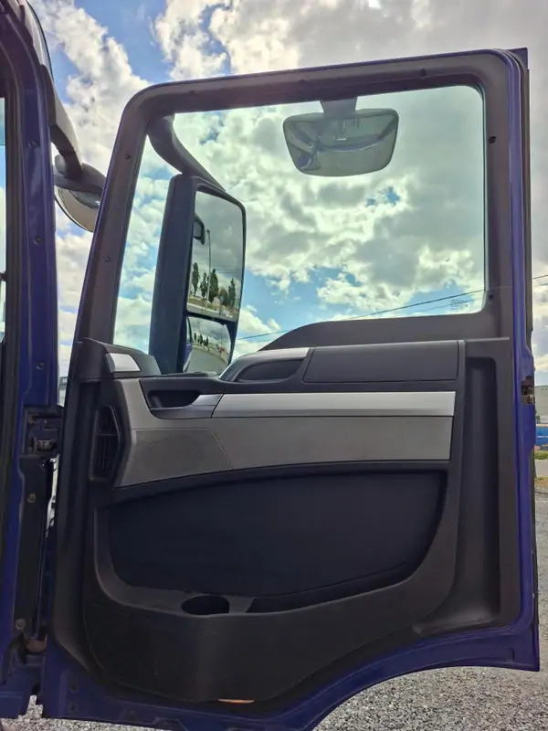 Used MAN TGS 35.440 Automatic BLUE - Blue 28