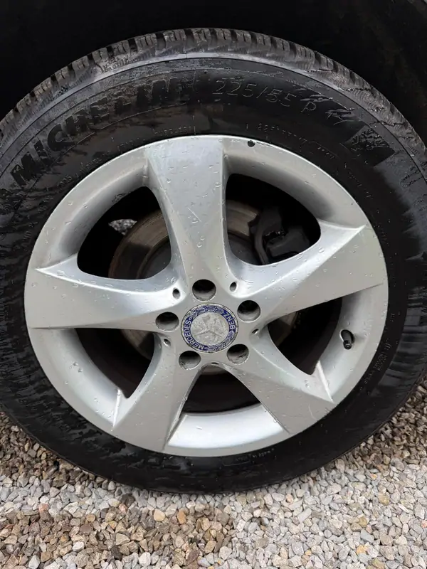 Used Mercedes-Benz V250d Automatic SILVER - Argent 31