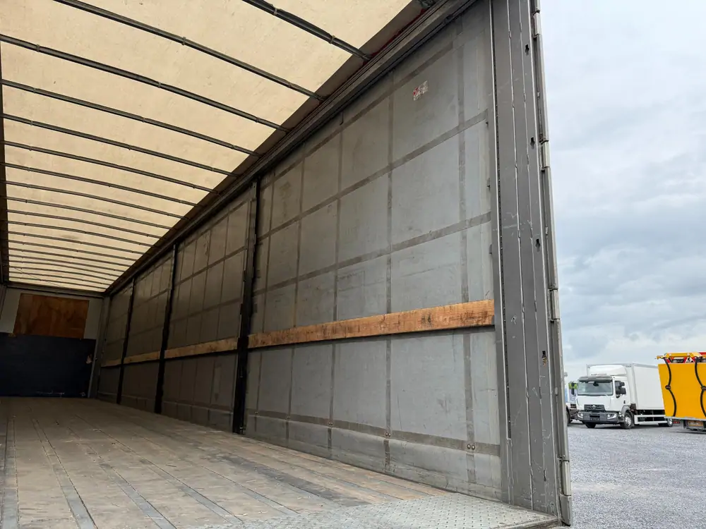 Used LeciTrailer Tautliner 3E20 N/A 22