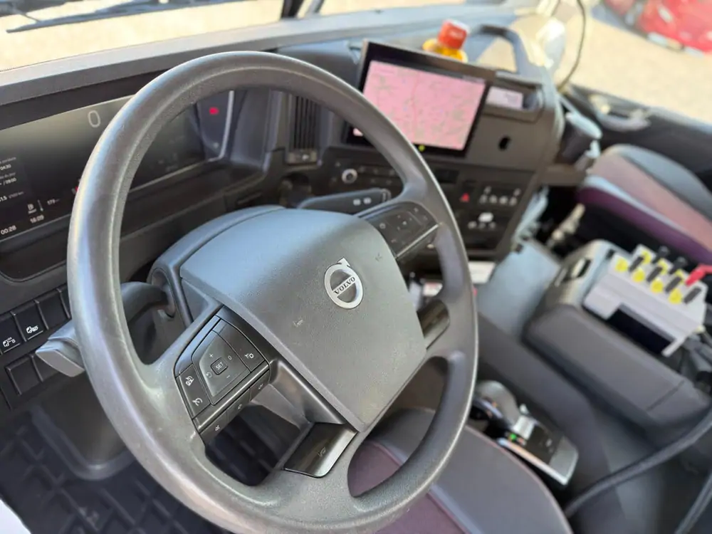 Used Volvo FMX 500 Automatic WHITE - Blanc 40