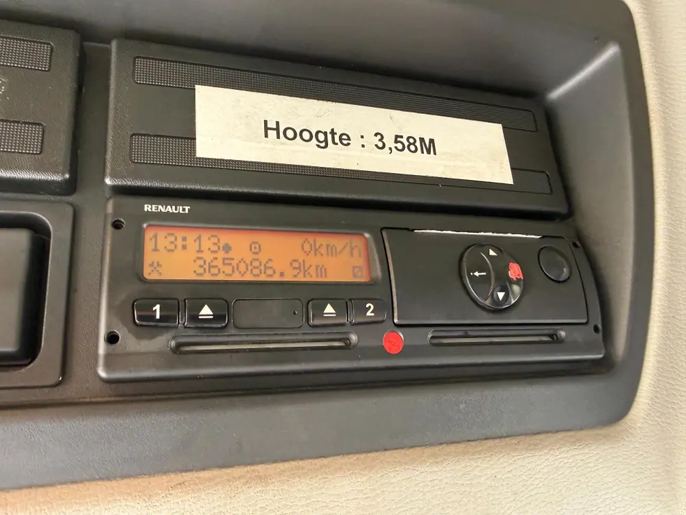 Used Renault Premium Automatic RED - Rouge 27