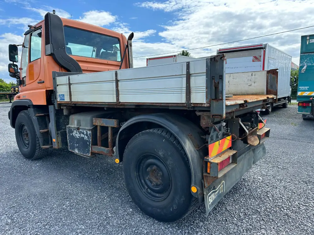 Used Unimog U300 4X4 Semi-Automatic ORANGE - Orange 4