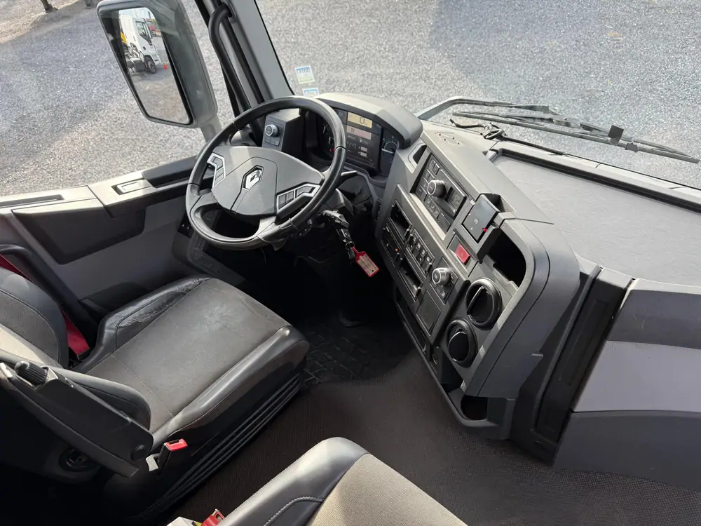 Used Renault T380 Automatic WHITE - Blanc 28
