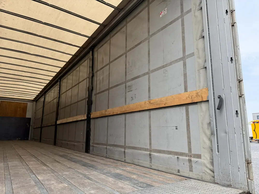 Used LeciTrailer Tautliner 3E20 N/A 22
