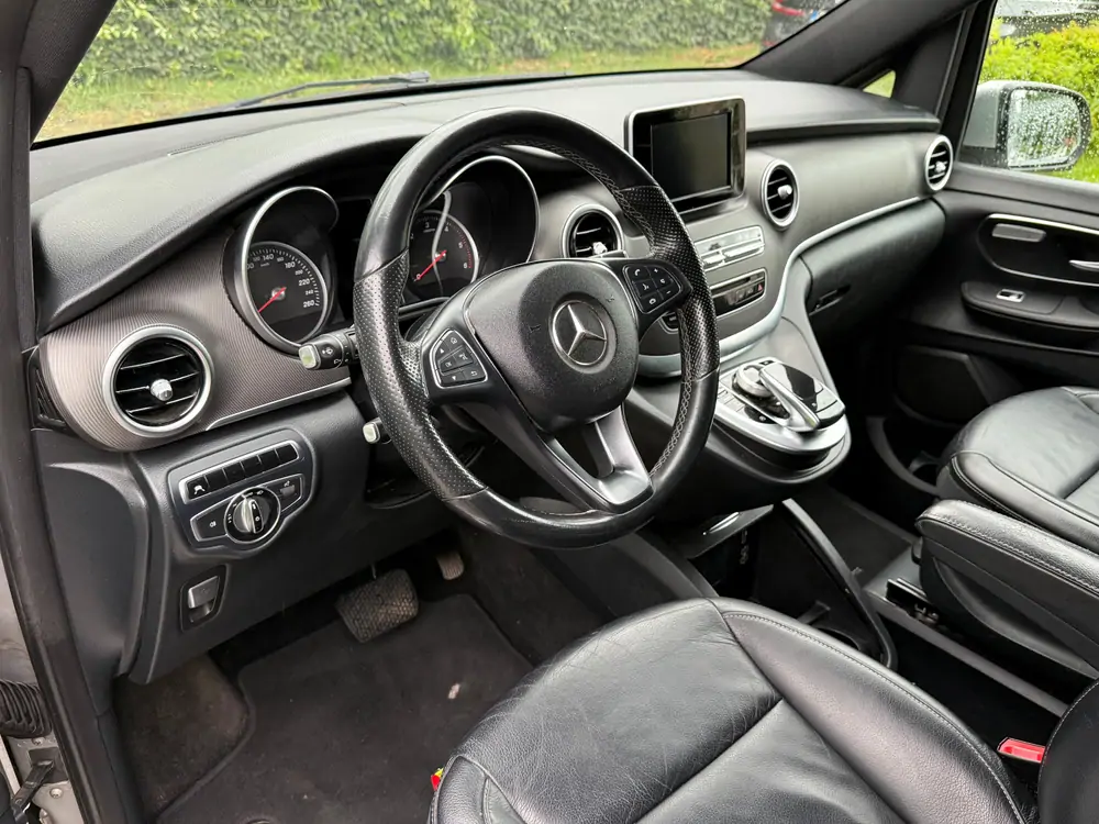 Used Mercedes-Benz V250d Automatic SILVER - Argent 15