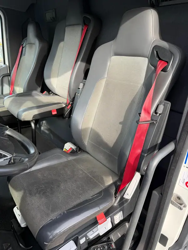 Used Renault T380 Automatic WHITE - Blanc 18