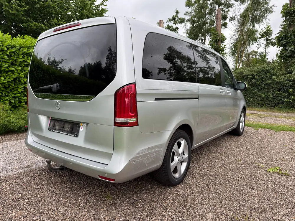 Used Mercedes-Benz V250d Automatic SILVER - Argent 4