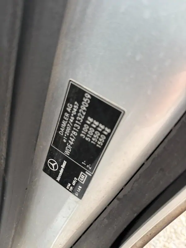 Used Mercedes-Benz V250d Automatic SILVER - Argent 40