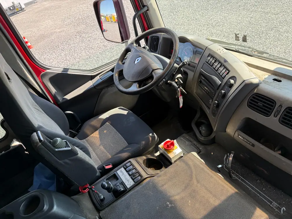 Used Renault Premium Automatic RED - Rouge 16