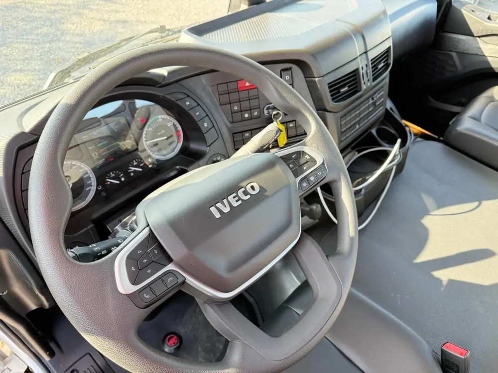 New Iveco AD300T48 Automatic WHITE - Blanc 18